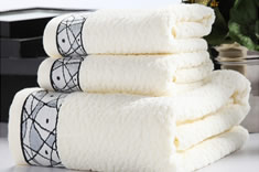 ../Static/Image/Accessories/Index/WinterSale/WinterSale_195x296_01_235x156.jpg 图片